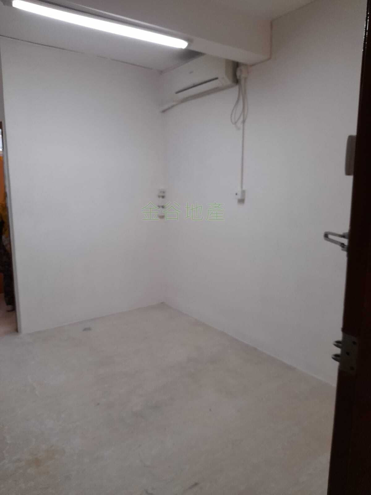 建業大樓連約售240萬